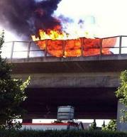 Brand eines Mannschaftsbusses auf der A1